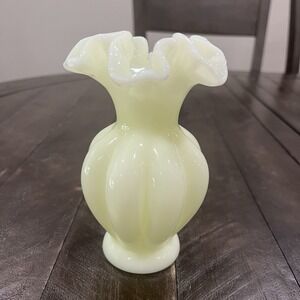 Vtg Fenton Glossy‎ Green Custard Glass Melon Vase Ruffled Vaseline Glass Glows